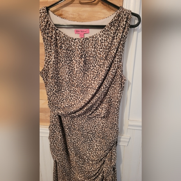 Animal print dress 👗 😍 - Picture 2 of 4